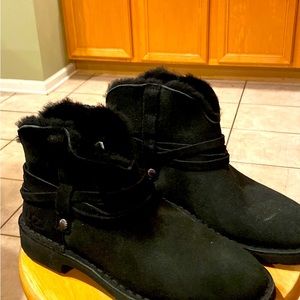 Brand new UGG Booties with Furry Lining Never Worn size womens 7 1/2